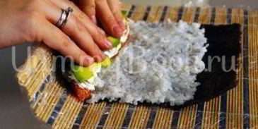 роллы с лососем и филадельфией