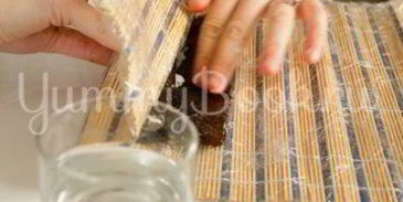 роллы с лососем и филадельфией