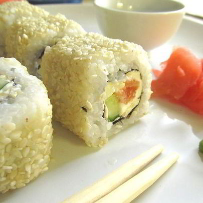 Роллы с лососем и сыром филадельфия