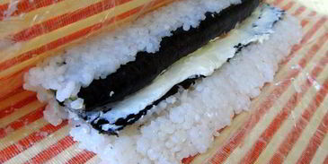 роллы с лососем и сыром филадельфия