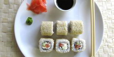 роллы с лососем и сыром филадельфия