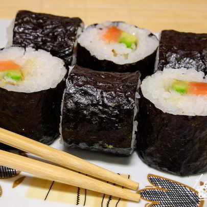 Роллы с семгой и авокадо