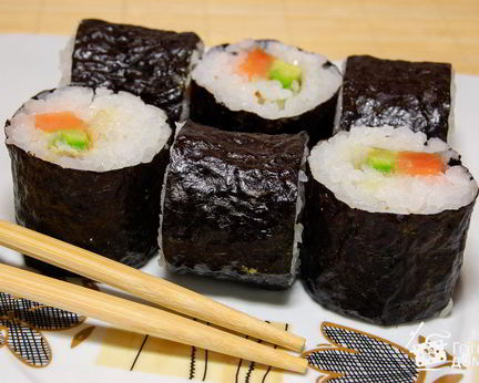 Роллы с семгой и авокадо