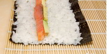 роллы с семгой и авокадо