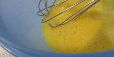 роллы с яичных блинчиков с курицей и салатом