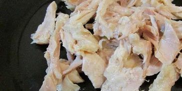 роллы с яичных блинчиков с курицей и салатом