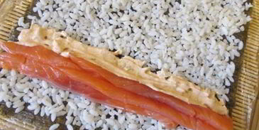 спайси роллы с лососем