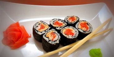 спайси роллы с лососем