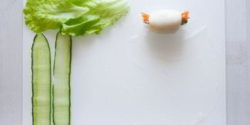 спринг-роллы с кальмарами и тунцом