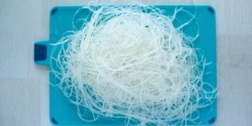 спринг-роллы с кальмарами и тунцом