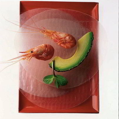 Весенние роллы с креветками и авокадо