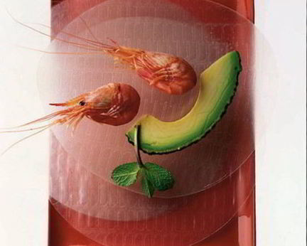 Весенние роллы с креветками и авокадо