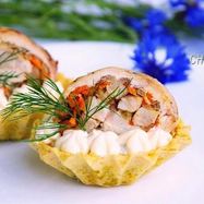 Рецепт Корзиночек со сливочно-сырным кремом и куриным рулетиком