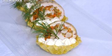 корзиночки со сливочно-сырным кремом и куриным рулетиком