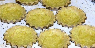 корзиночки со сливочно-сырным кремом и куриным рулетиком