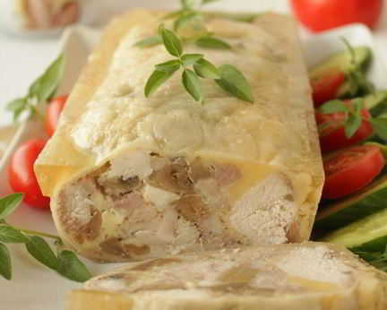 Куриный рулет с грибами и сыром