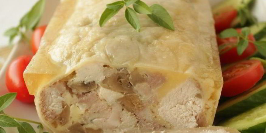 Рецепт куриного рулета с грибами и сыром
