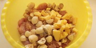 куриный рулет с грибами и сыром