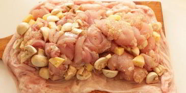 куриный рулет с грибами и сыром