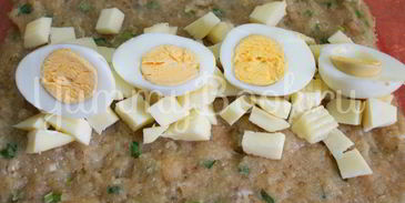 куриный рулет с яйцом и сыром