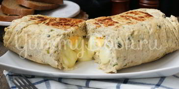 куриный рулет с яйцом и сыром