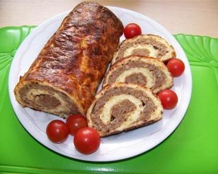 Мясной рулет с говядиной в духовке