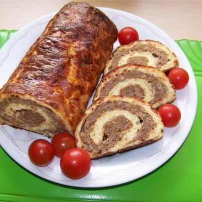 Мясной рулет с говядиной в духовке