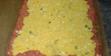мясной рулет с картофельной начинкой