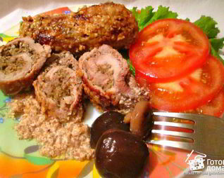 Мясные рулеты под сметано-ореховым соусом