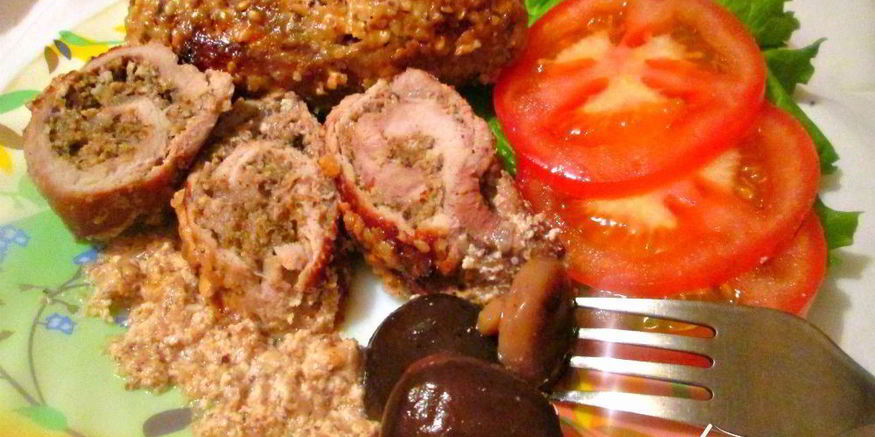 Рецепт мясных рулетов под сметано-ореховым соусом
