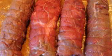 мясные рулеты с баклажаном и адыгейским сыром