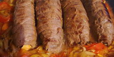 мясные рулеты с баклажаном и адыгейским сыром