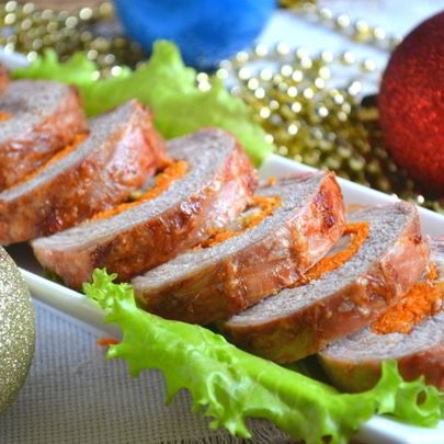 Новогодний рулет из свинины