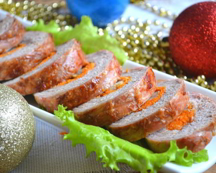 Новогодний рулет из свинины