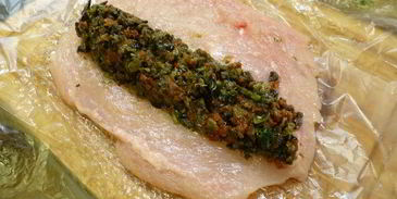 отварные куриные рулетики с двумя видами начинки