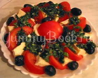 Помидоры и рулетики из ветчины