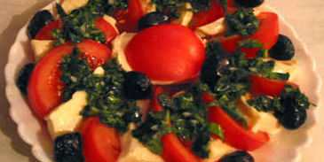 помидоры и рулетики из ветчины