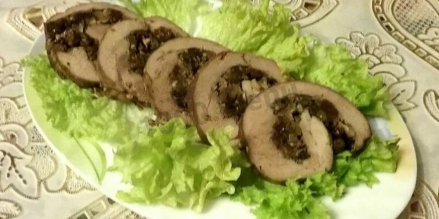 Рецепт рулета из бедра индейки с изюмом и орехами