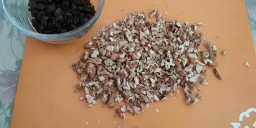 рулет из бедра индейки с изюмом и орехами