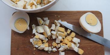 рулет из фарша с яйцом и луком