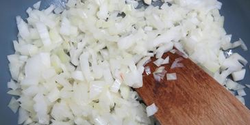 рулет из фарша с яйцом и луком