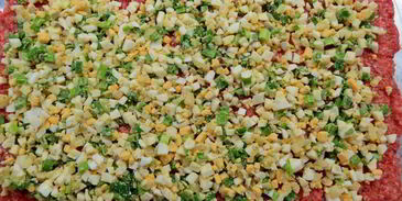 рулет из фарша с яйцом и луком