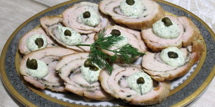 Рецепт рулета из индейки под пикантным соусом