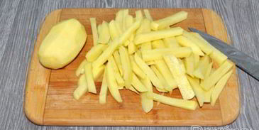 рулет из куриной грудки с картофелем в беконе