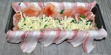 рулет из куриной грудки с картофелем в беконе