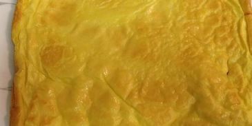 рулет из омлета с курицей и сыром