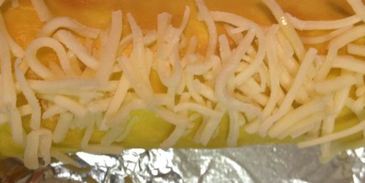 рулет из омлета с курицей и сыром