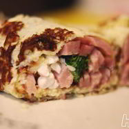 Рецепт Рулета из омлета с ветчиной и зерненым творогом