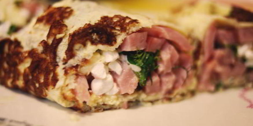 Рецепт рулета из омлета с ветчиной и зерненым творогом