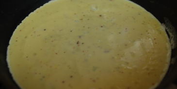 рулет из омлета с ветчиной и зерненым творогом